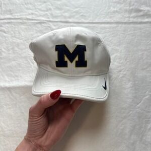 University M Embroidered White Baseball Cap - Nike